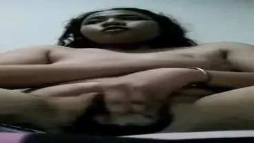 Gadis Surabaya Semok Cantik Pasrah Kasur