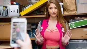 Penampilan Memukau Skylar Snow Di Kasur