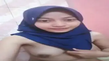 Ukhti Melly Hijab Cantik Part 1 Bersantai Kasur